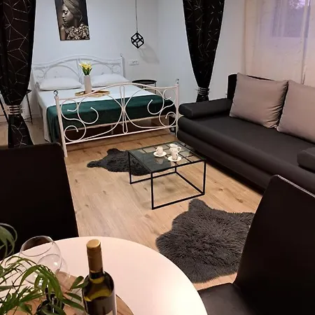 Appartement Studio Apartman Maris *